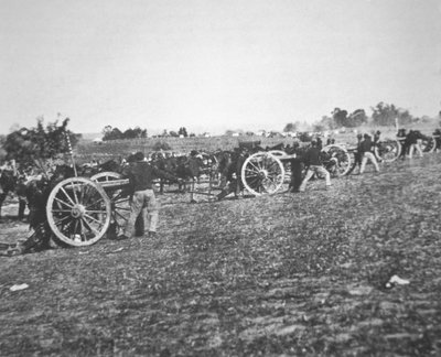 Bateria D., 2. Armia Federalna Artylerii USA w akcji podczas wojny secesyjnej (1861-65) (zdjęcie czarno-białe) autorstwa Alexander Gardner