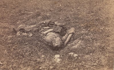 Żołnierz Konfederacji [na polu bitwy pod Antietam], wrzesień 1862. autorstwa Alexander Gardner