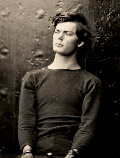 Lewis Powell w żelazkach na nadgarstki na pokładzie USS Saugus, 1865 r autorstwa Alexander Gardner