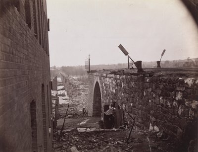 Ruiny mostu kolejowego Richmond & Petersburg, Richmond, Wirginia, ca. 1865. autorstwa Alexander Gardner