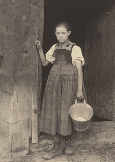Dziewczyna z wsi w stroju z Gutach autorstwa Alfred Stieglitz