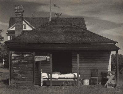Tył budynku „Little House” autorstwa Alfred Stieglitz