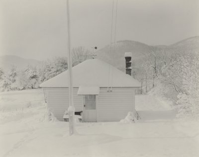 Pierwszy śnieg i mały domek autorstwa Alfred Stieglitz