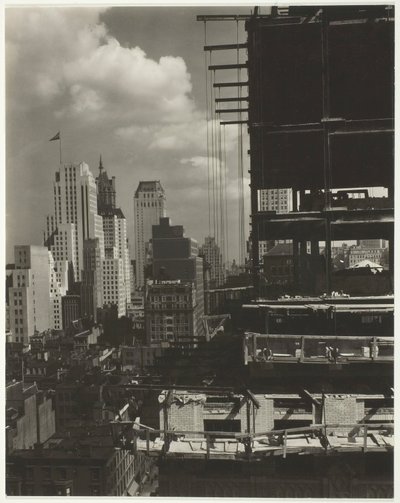 Z mojego okna w amerykańskim miejscu, północ, 1931. autorstwa Alfred Stieglitz