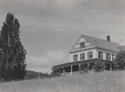 Dom na wzgórzu, jezioro George autorstwa Alfred Stieglitz