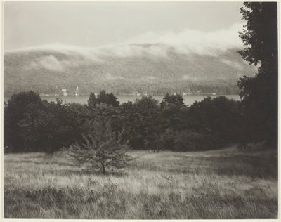 Jezioro George ze wzgórza autorstwa Alfred Stieglitz