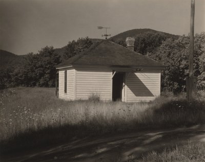Mały domek nad jeziorem George autorstwa Alfred Stieglitz