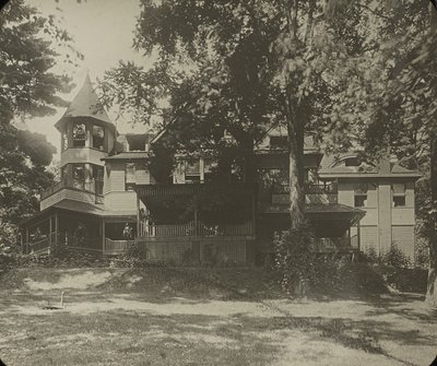 Oaklawn House, (strona wschodnia) autorstwa Alfred Stieglitz