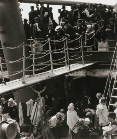 The Steerage, 1907, wydrukowany w 192039. autorstwa Alfred Stieglitz