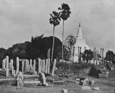 Zrujnowane miasta Anuradhapury. Thuparama Dagoba, c1890, 1910 autorstwa Alfred William Amandus Plate