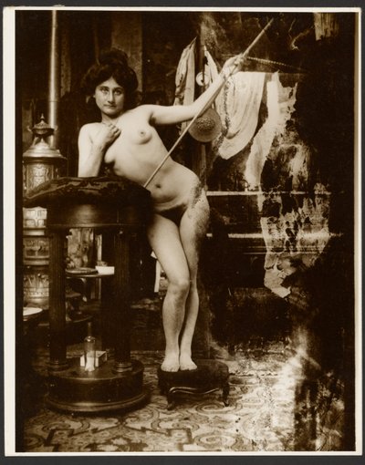 [Akt kobiecy z włócznią, Paryż]. autorstwa Alphonse Maria Mucha