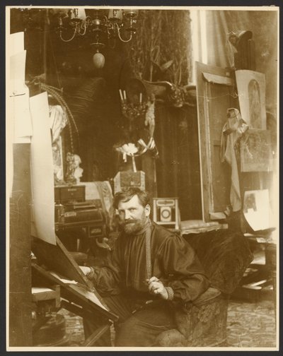 [Autoportret w pracowni, Rue du Val-de-Grâce, Paryż]. autorstwa Alphonse Maria Mucha