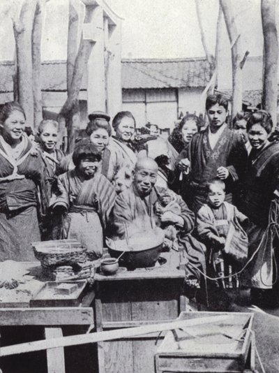 Wykonawca uliczny rozbawiony tłumu (zdjęcie czarno-białe) autorstwa American Photographer (after)