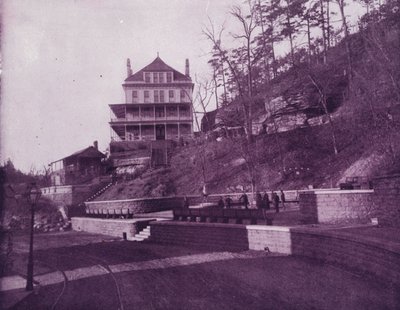 Basin Springs, Eureka Springs, Arkansas, na St Louis i San Francisco Railroad (zdjęcie czarno-białe) autorstwa American Photographer (after)