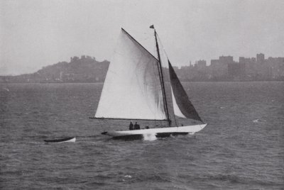 Kalifornia: Zatoka San Francisco, z sylwetkami Telegraph Hill i Russian Hill w tle (zdjęcie czarno-białe) autorstwa American Photographer (after)