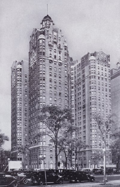 Chicago: Jeden z hoteli apartamentowych w Chicago (zdjęcie czarno-białe) autorstwa American Photographer (after)