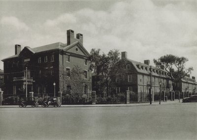 Uniwersytet Harvarda: Dom Phillipsa Brooksa; Sala Kosiarki, Akademik; Lionel Hall, Dormitorium (zdjęcie czarno-białe) autorstwa American Photographer (after)