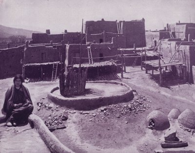 Dziedziniec miasta Pueblo w Arizonie (zdjęcie czarno-białe) autorstwa American Photographer (after)