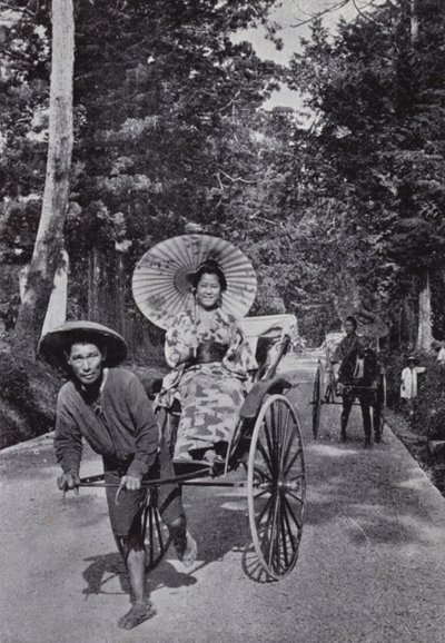 Japońskie dziewczyny w jinrikshas (zdjęcie czarno-białe) autorstwa American Photographer (after)