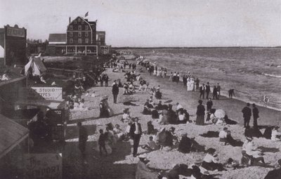 Old Orchard Beach, Maine: Na plaży (zdjęcie czarno-białe) autorstwa American Photographer (after)