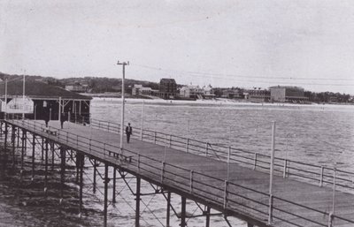 Old Orchard Beach, Maine: Widok z molo nad oceanem (zdjęcie czarno-białe) autorstwa American Photographer (after)