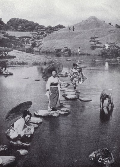 Odskocznie w małym jeziorze w Kumamato (zdjęcie czarno-białe) autorstwa American Photographer (after)