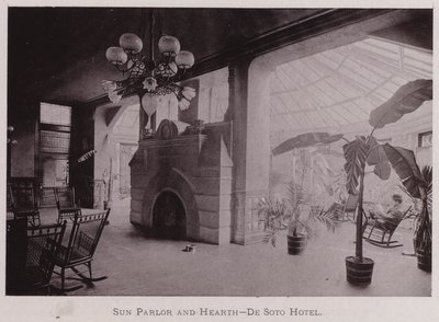 Słoneczny Salon i Palenisko, Hotel De Soto (zdjęcie czarno-białe) autorstwa American Photographer (after)