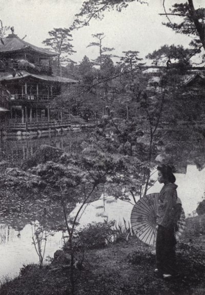 Złoty pawilon w Kinkakuji (zdjęcie czarno-białe) autorstwa American Photographer (after)