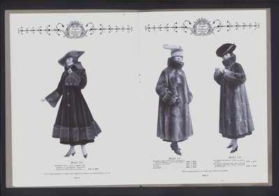 Dwustronicowa rozkładówka z Teatru Mody Futrzanej (zdjęcie czarno-białe) autorstwa American Photographer (after)