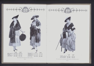 Dwustronicowa rozkładówka z Teatru Mody Futrzanej (zdjęcie czarno-białe) autorstwa American Photographer (after)
