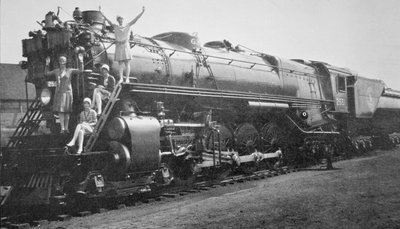 Lokomotywa 4-8-4 klasy S-1 zbudowana przez Baldwina dla pociągu „Empire Builder” Great Northern Railway autorstwa American Photographer