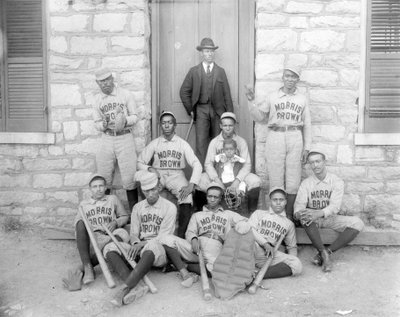 Afroamerykańscy baseballiści z Morris Brown College, Atlanta, Georgia, ok. 1899 (odbitka żelatynowo-srebrowa) autorstwa American Photographer