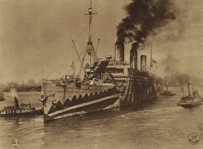 Ameryka w I wojnie światowej: "Lewiatan", dawniej niemiecki liniowiec pasażerski "Vaterland", wypływający z Hoboken do Francji (zdjęcie czarno-białe) autorstwa American Photographer