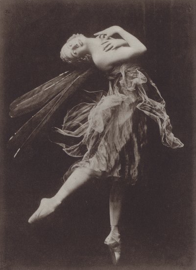 Anna Pavlova w filmie "Smoczy lot" (zdjęcie czarno-białe) autorstwa American Photographer