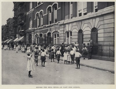 Zanim zadzwoni dzwon, szkoła East Side (zdjęcie czarno-białe) autorstwa American Photographer