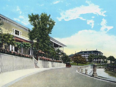 Century Club, w tle hotel Tivoli, Panama City autorstwa American Photographer