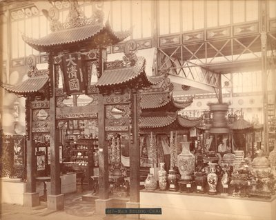 Sekcja Chińska, Gmach Główny, Międzynarodowa Wystawa Stulecia, Filadelfia, 1876 (druk albumowy) autorstwa American Photographer