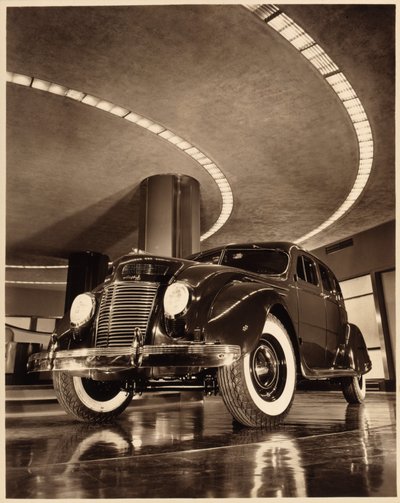 Chrysler Airflow 4-drzwiowy sedan, wyd. 1937 (zdjęcie w sepii) autorstwa American Photographer