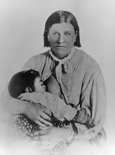 Cynthia Ann Parker z córką Prari Flower, ok. 1861 (zdjęcie czarno-białe) autorstwa American Photographer