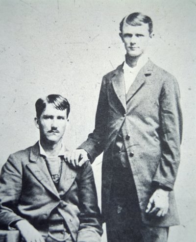 Frank (1843-1915) i Jesse James (1847-82) ok. 1870 (zdjęcie czarno-białe) autorstwa American Photographer