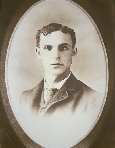 Henry Ford w wieku około trzydziestu lat (zdjęcie czarno-białe) autorstwa American Photographer