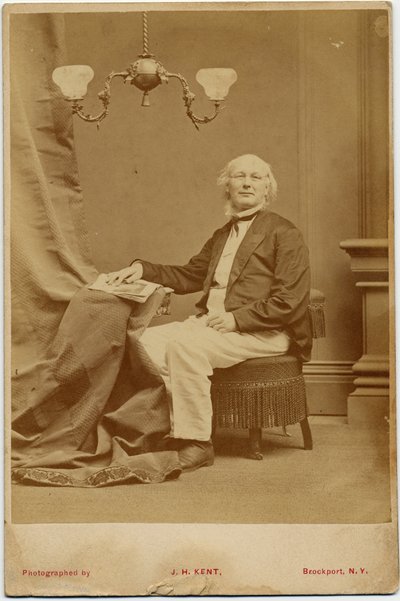 Horace Greeley (1811-72.), amerykański polityk i redaktor gazety, fot. JH Kent, Brockport, Nowy Jork (zdjęcie albumu) autorstwa American Photographer