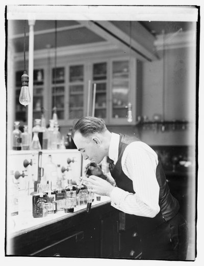 Urząd Skarbowy Chemik G.F. Beyer autorstwa American Photographer