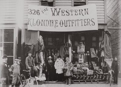 Sklep Klondike Outfitters, Cordova Street, Vancouver 1897 (zdjęcie czarno-białe) autorstwa American Photographer