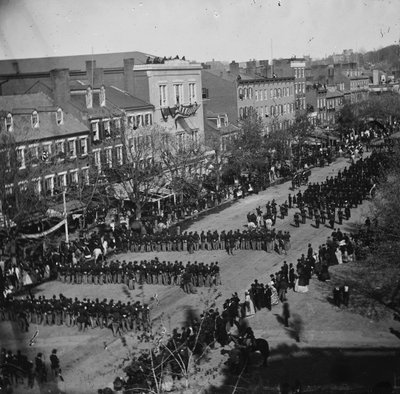 Pogrzeb Lincolna na Pennsylvania Ave., Waszyngton, D.C., 19 kwietnia 1865 r. autorstwa American Photographer