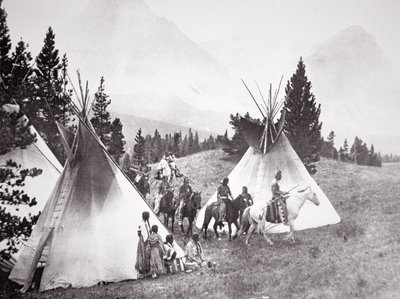 Obóz tipi rdzennych Amerykanów, Montana, ok. 1900 (zdjęcie czarno-białe) autorstwa American Photographer