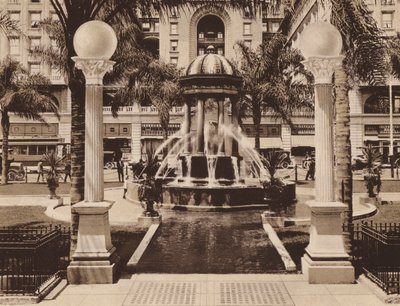 San Diego: Elektryczna fontanna w Plaza Park, naprzeciwko hotelu US Grant, podarowana miastu przez Louisa J. Wilde