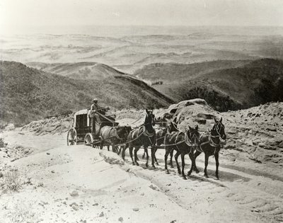 Dyliżans przekraczający przełęcz San Marcos w Kalifornii autorstwa American Photographer