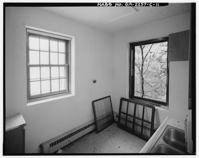 Techwood Homes, budynek nr 1, 575-579 Techwood Drive, Atlanta, Fulton County, GA (zdjęcie czarno-białe) autorstwa American Photographer