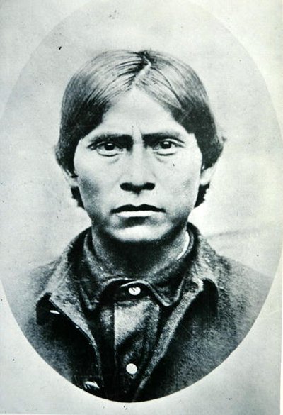Apache Kid (zdjęcie czarno-białe) autorstwa American Photographer